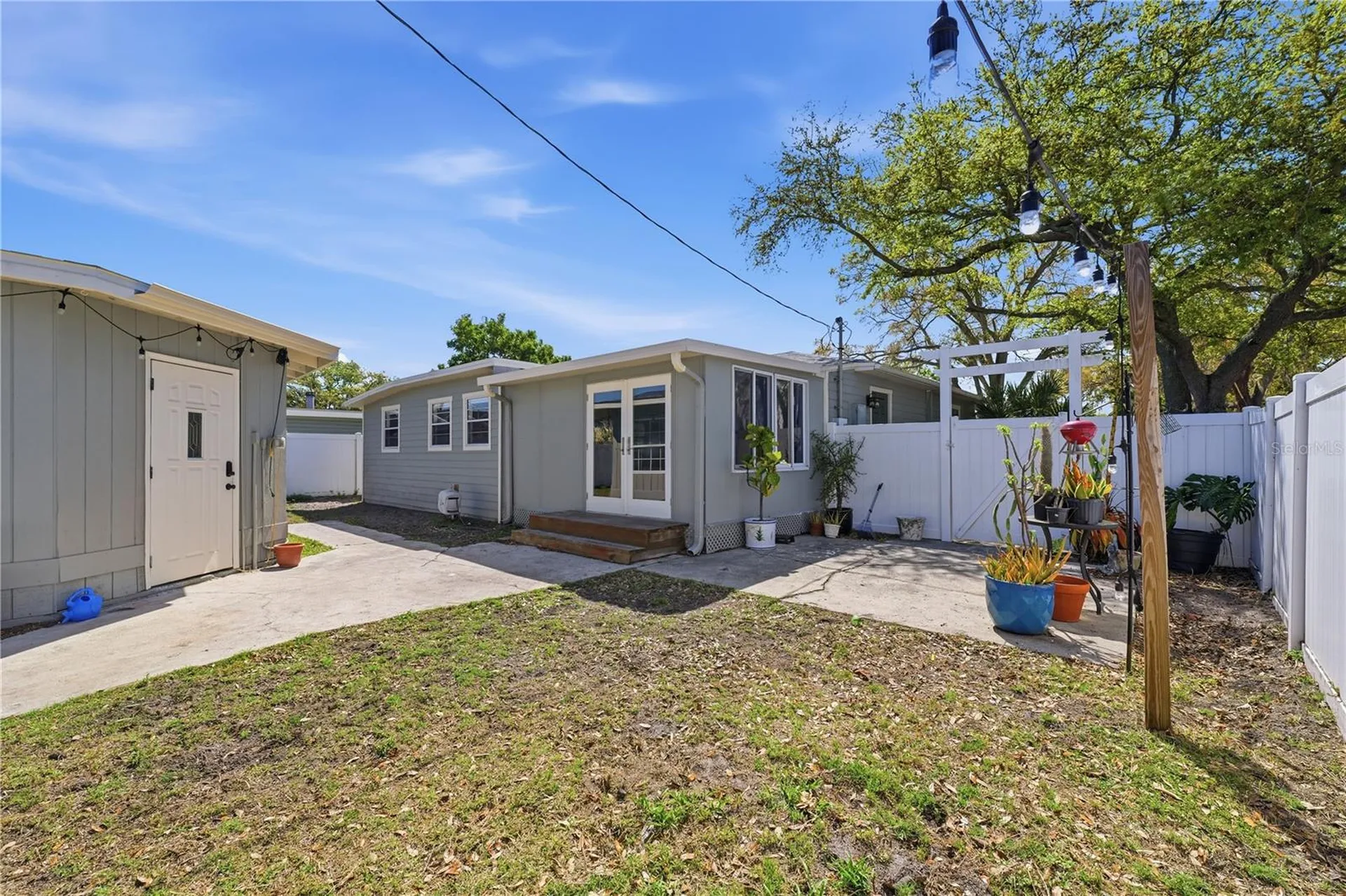 733 61st Avenue NE St Petersburg FL 33703