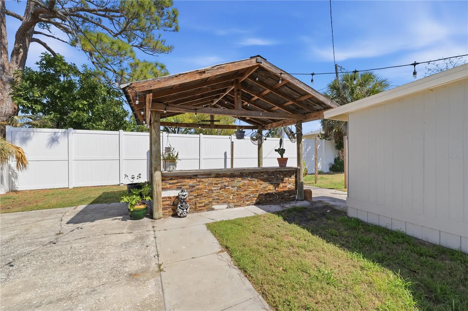 733 61st Avenue NE St Petersburg FL 33703