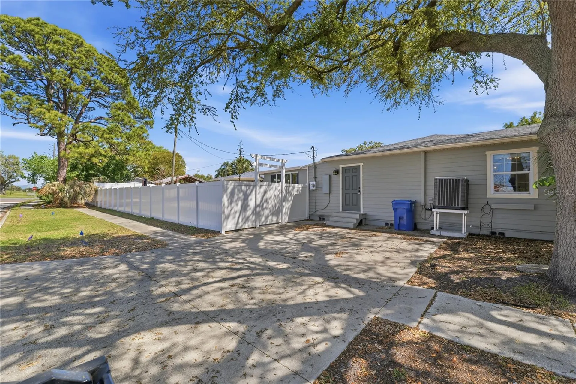 733 61st Avenue NE St Petersburg FL 33703