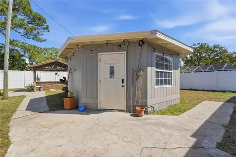 733 61st Avenue NE St Petersburg FL 33703