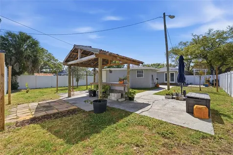 733 61st Avenue NE St Petersburg FL 33703