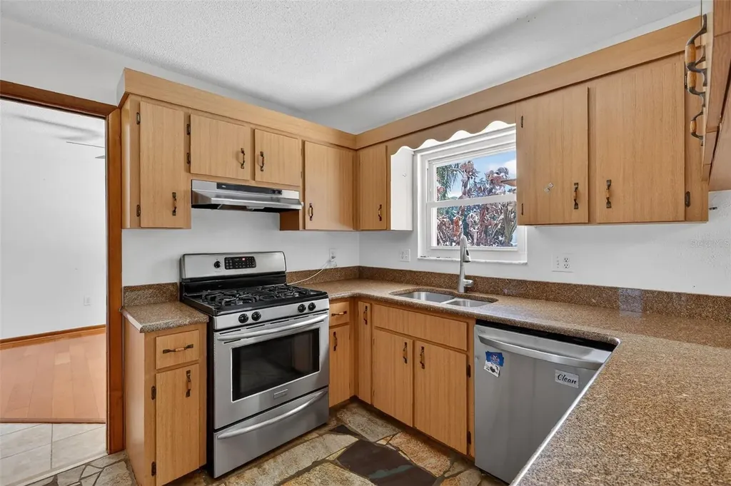 50 W Court Drive Eustis FL 32726