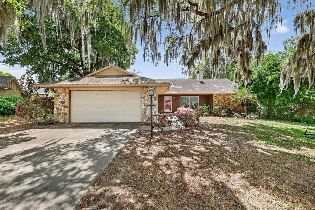 50 W Court Drive Eustis FL 32726