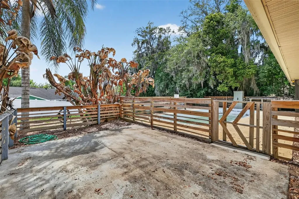 50 W Court Drive Eustis FL 32726