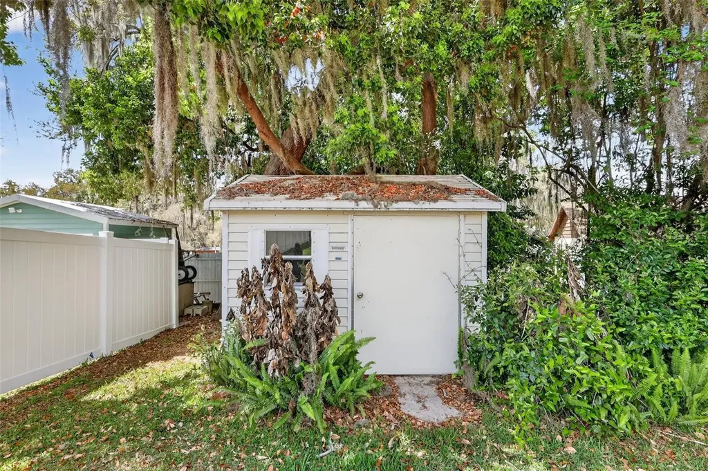 50 W Court Drive Eustis FL 32726