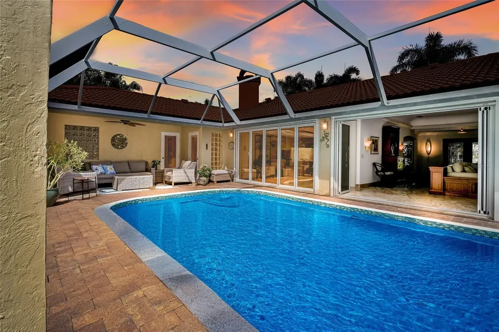 218 Robin Drive Sarasota FL 34236