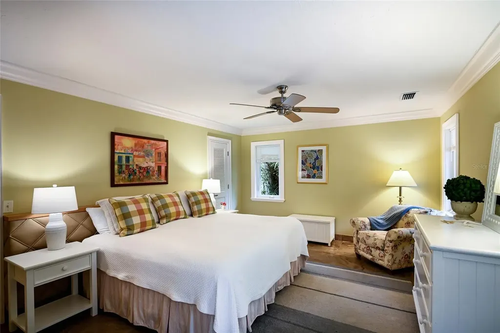218 Robin Drive Sarasota FL 34236