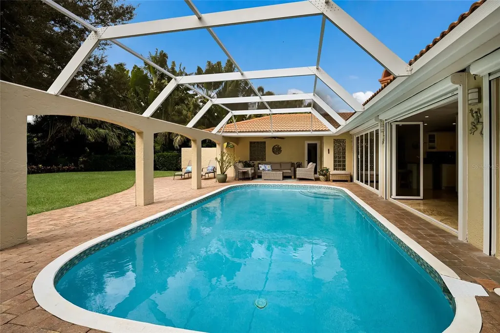 218 Robin Drive Sarasota FL 34236