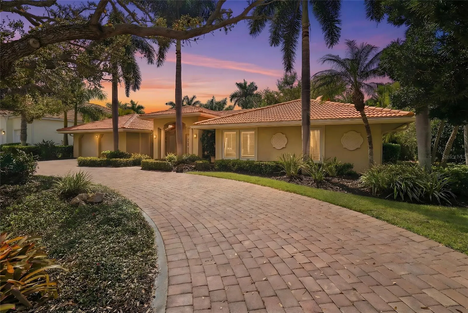 218 Robin Drive Sarasota FL 34236