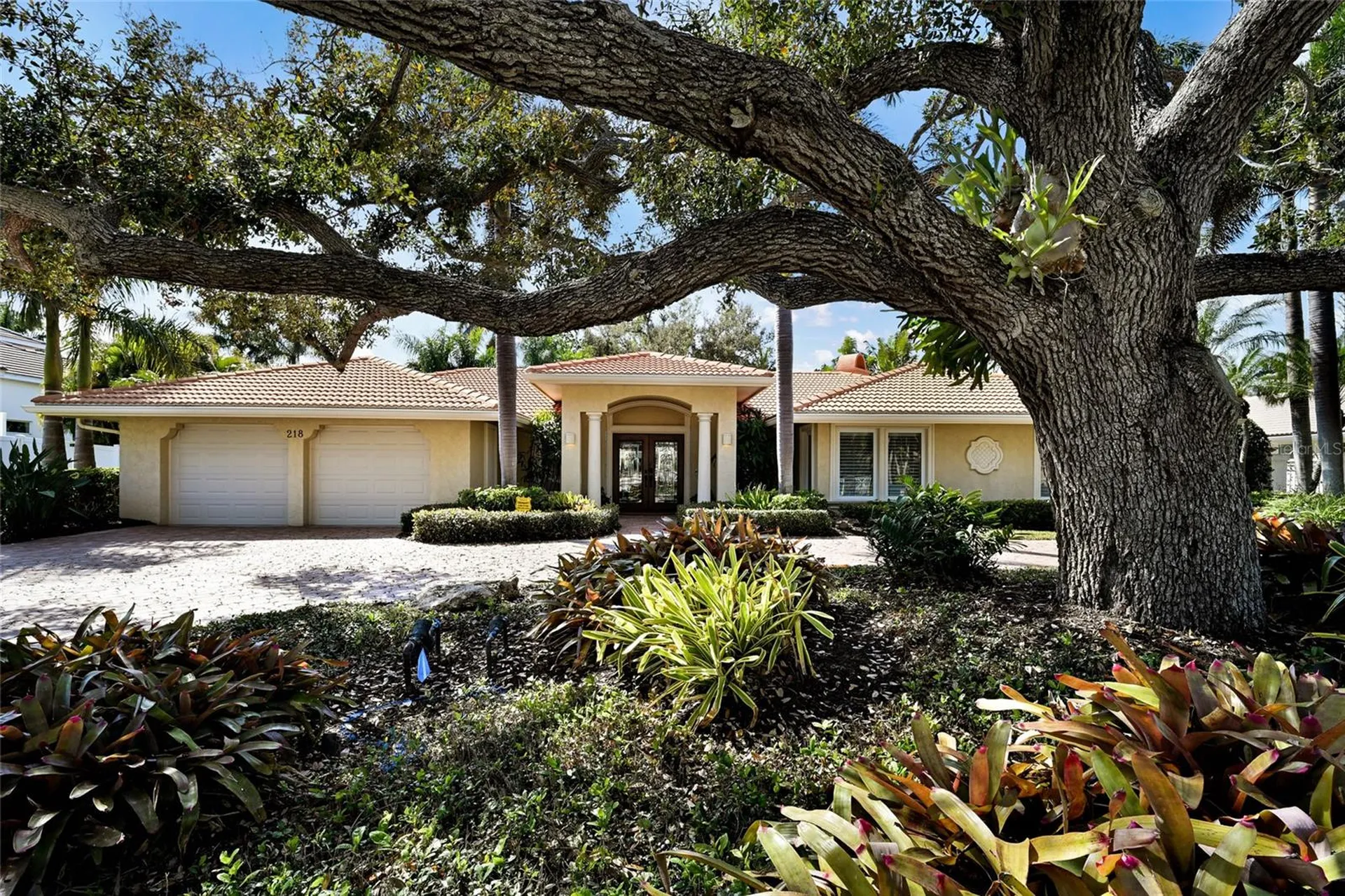 218 Robin Drive Sarasota FL 34236