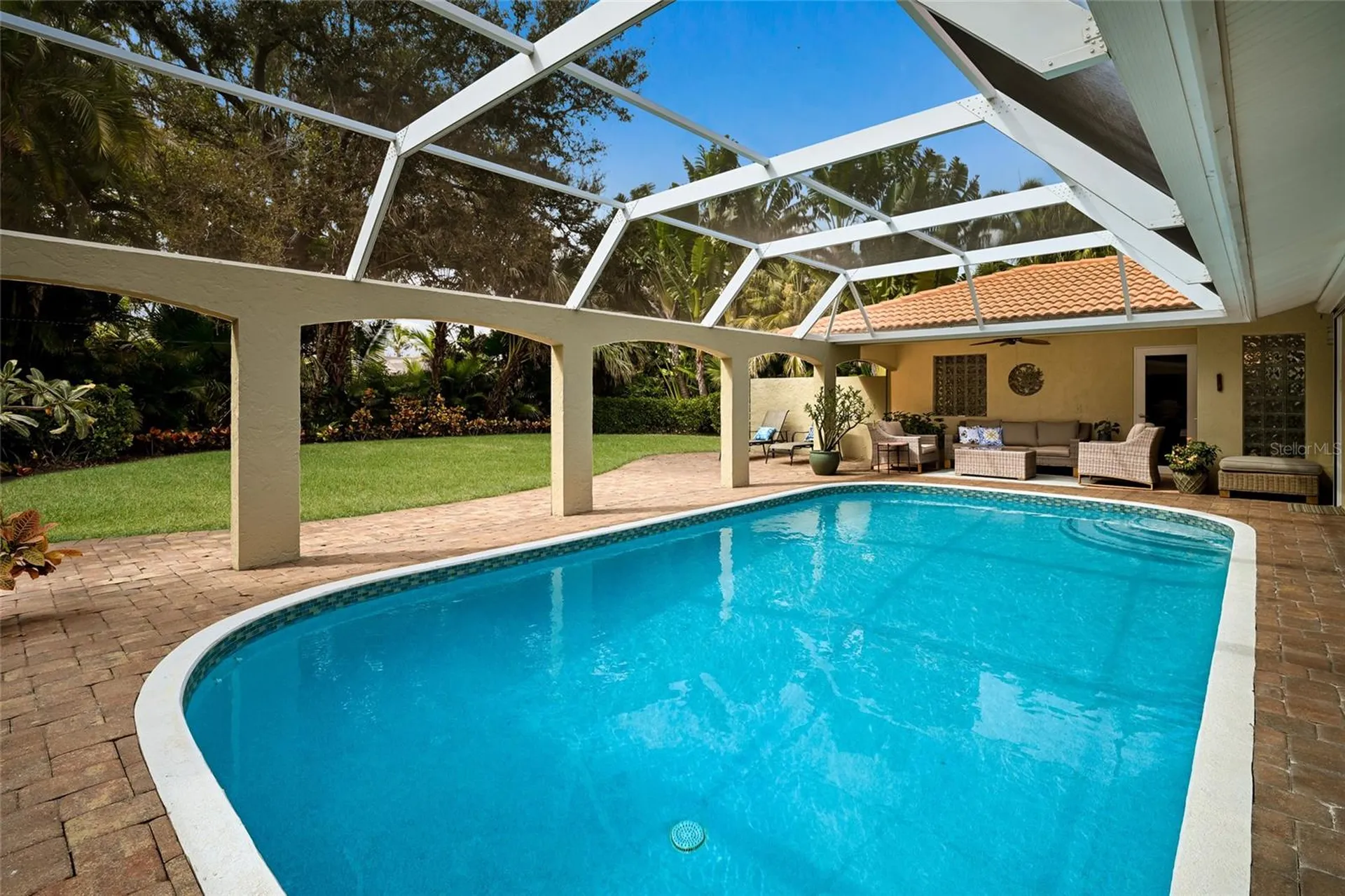 218 Robin Drive Sarasota FL 34236
