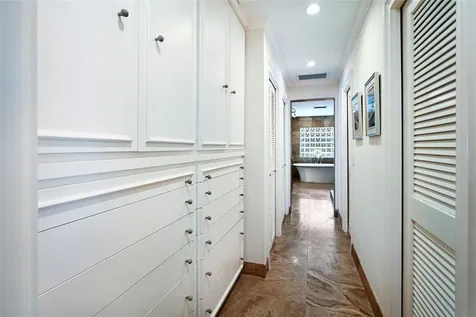 218 Robin Drive Sarasota FL 34236