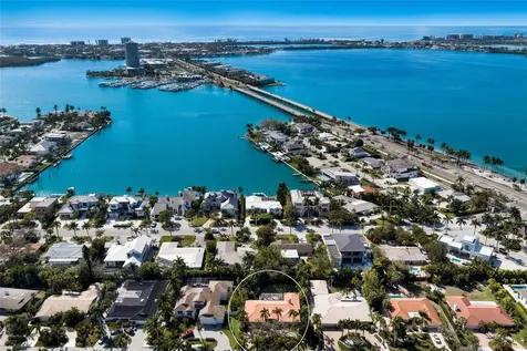 218 Robin Drive Sarasota FL 34236