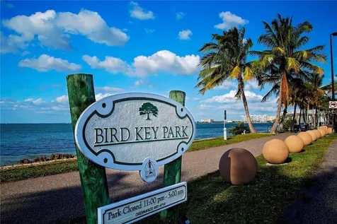 218 Robin Drive Sarasota FL 34236