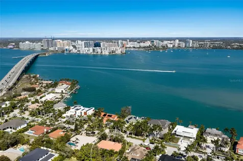 218 Robin Drive Sarasota FL 34236