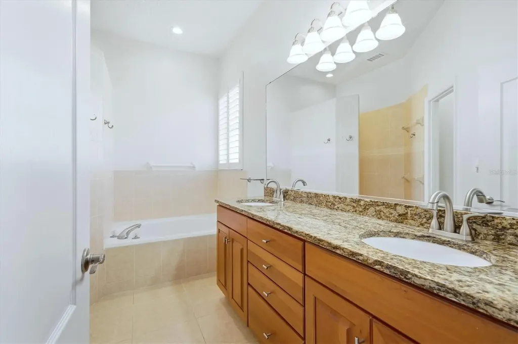 8876 Huntington Pointe Drive Sarasota FL 34238