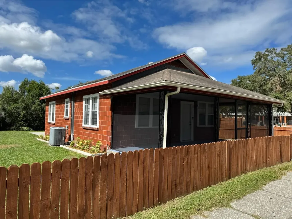 8516 N 12th Street Tampa FL 33604