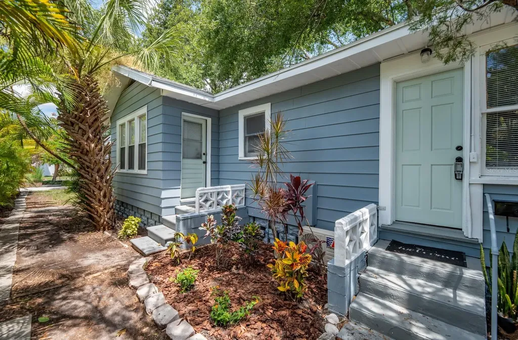 945 13th Street N St Petersburg FL 33705