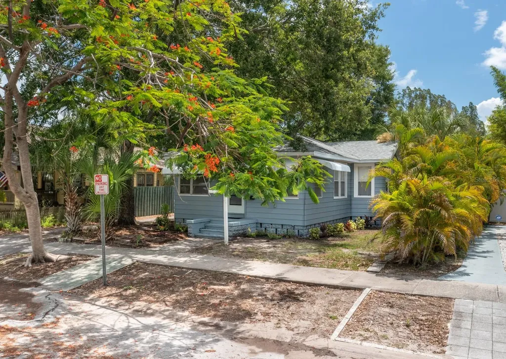 945 13th Street N St Petersburg FL 33705