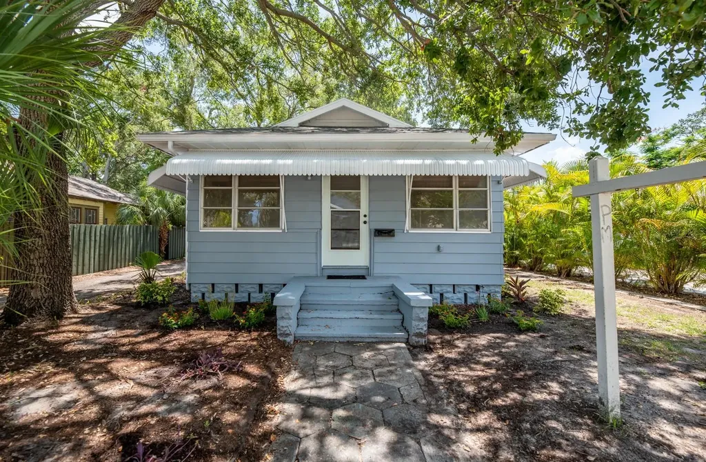 945 13th Street N St Petersburg FL 33705