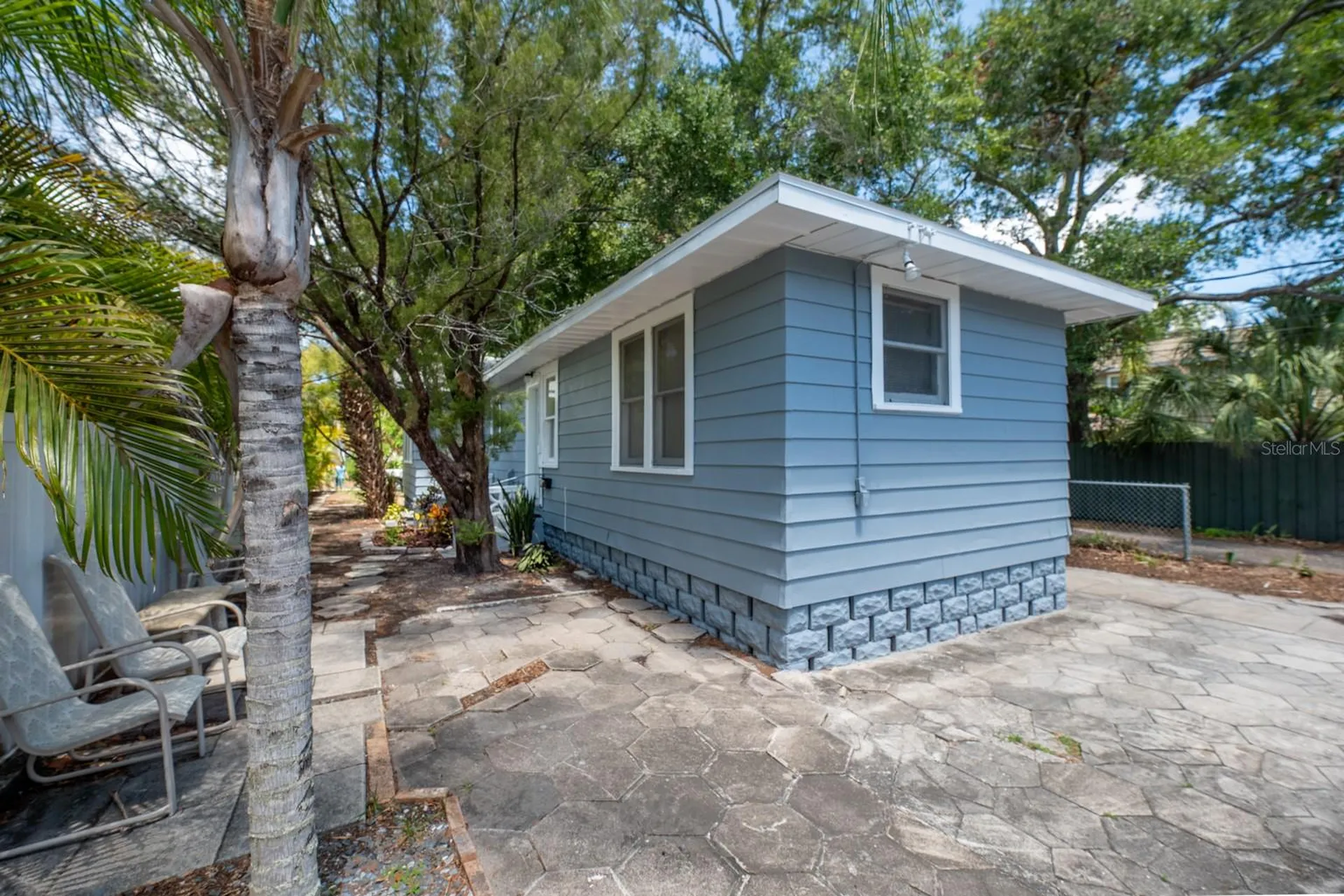 945 13th Street N St Petersburg FL 33705