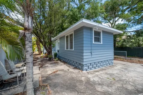 945 13th Street N St Petersburg FL 33705