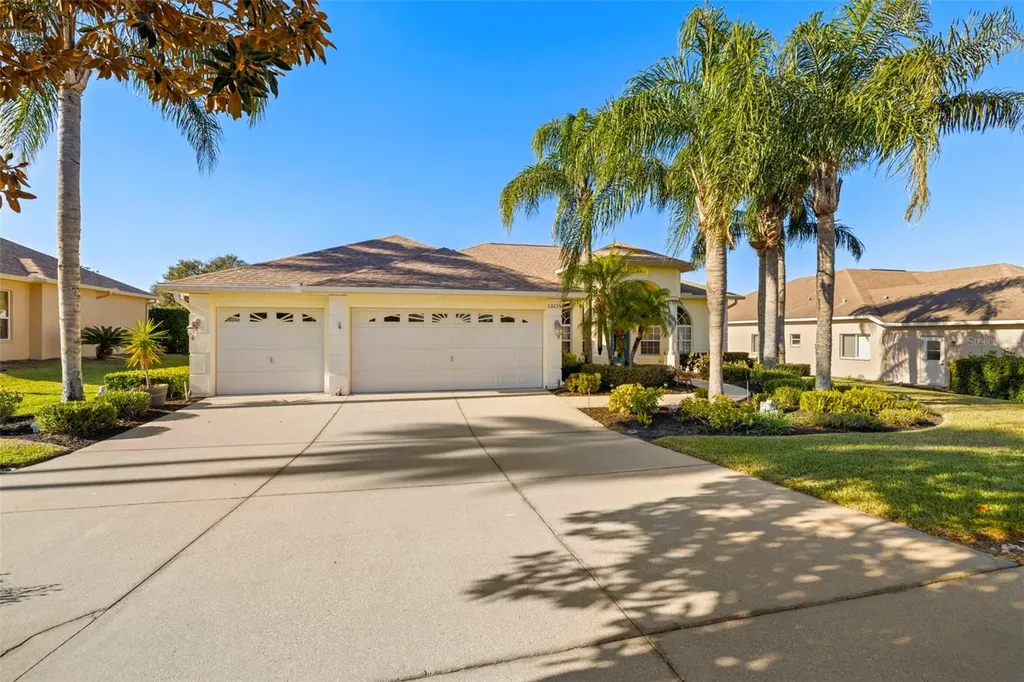 13235 Legends Trail Dade City FL 33525