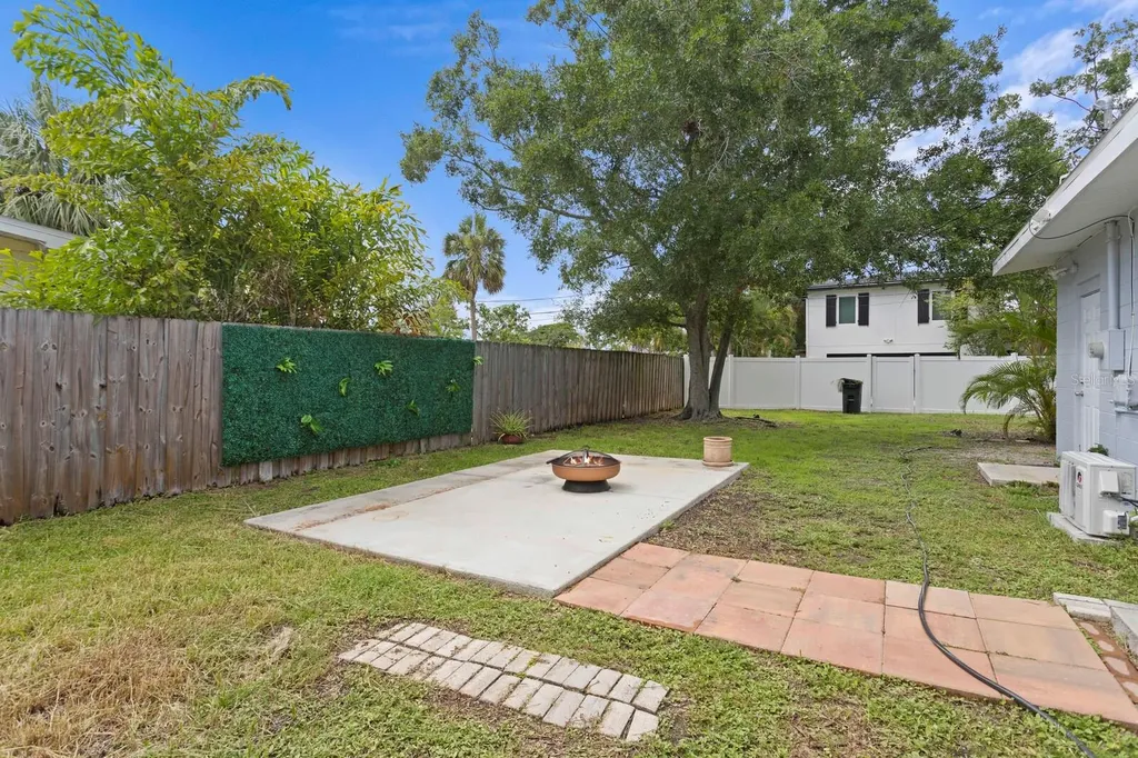 4300 Maple Street NE St Petersburg FL 33703