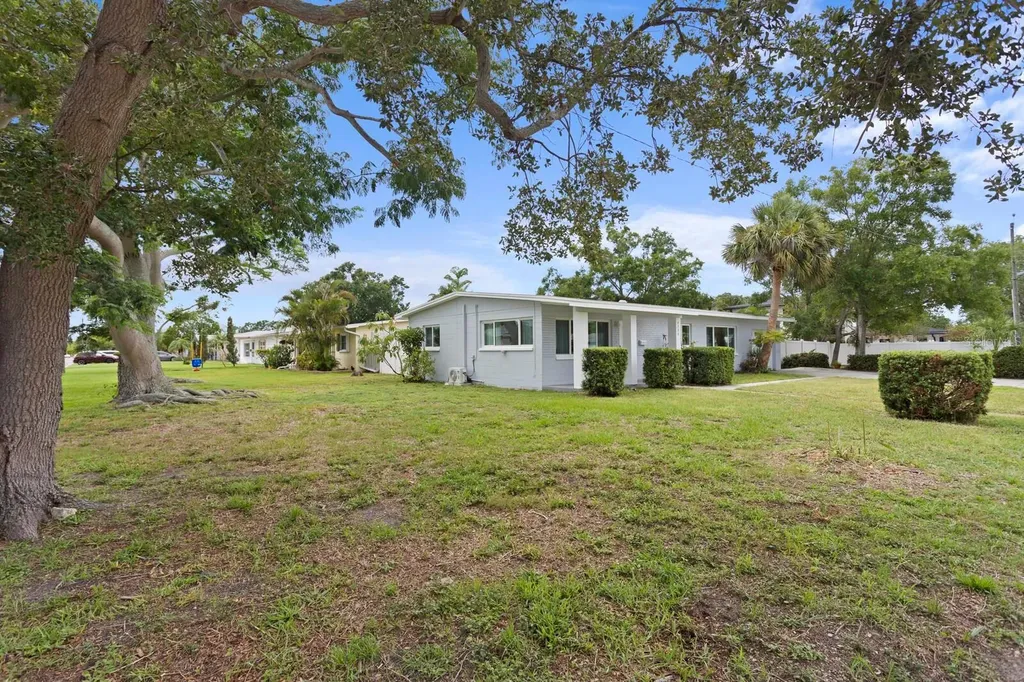4300 Maple Street NE St Petersburg FL 33703