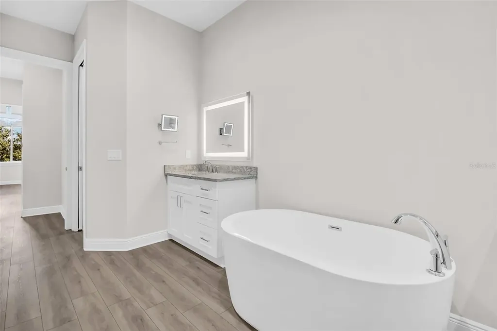 11 Franklin Court S St Petersburg FL 33711