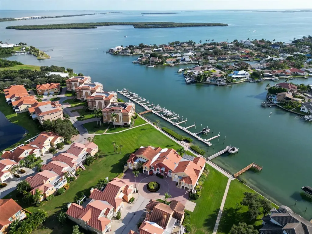 11 Franklin Court S St Petersburg FL 33711