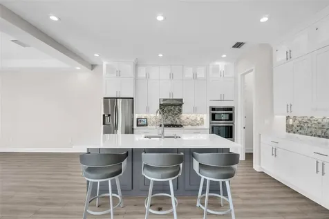 11 Franklin Court S St Petersburg FL 33711