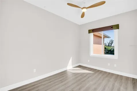 11 Franklin Court S St Petersburg FL 33711