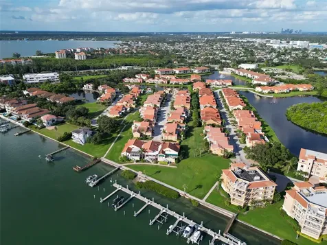 11 Franklin Court S St Petersburg FL 33711