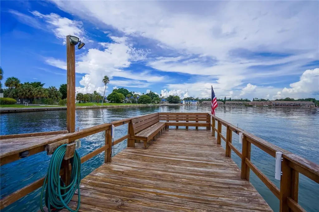 7100 Sunshine Skyway Lane S St Petersburg FL 33711