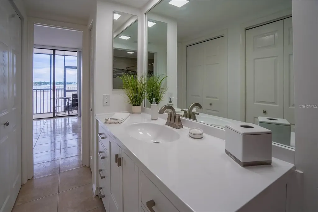 7100 Sunshine Skyway Lane S St Petersburg FL 33711