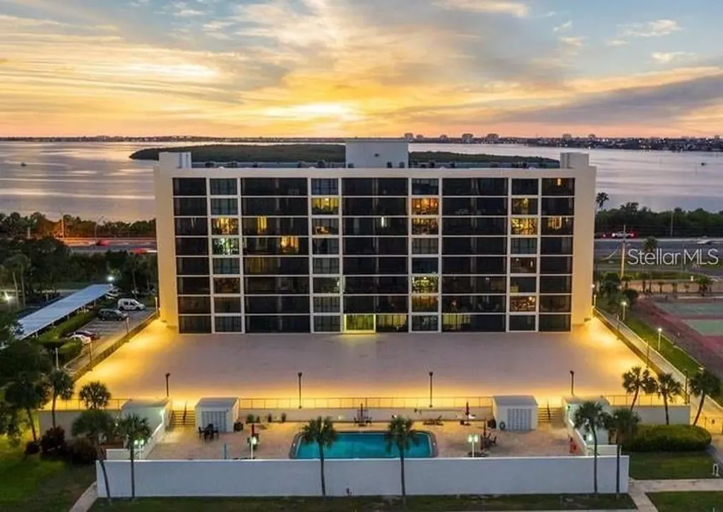 7100 Sunshine Skyway Lane S St Petersburg FL 33711