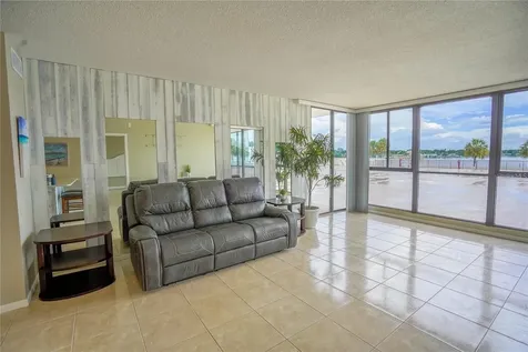 7100 Sunshine Skyway Lane S St Petersburg FL 33711