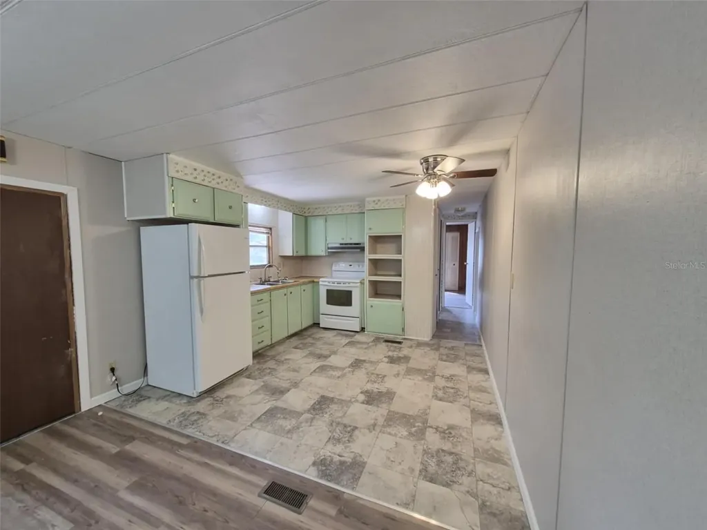 18565 SE 24th Lane Ocklawaha FL 32179