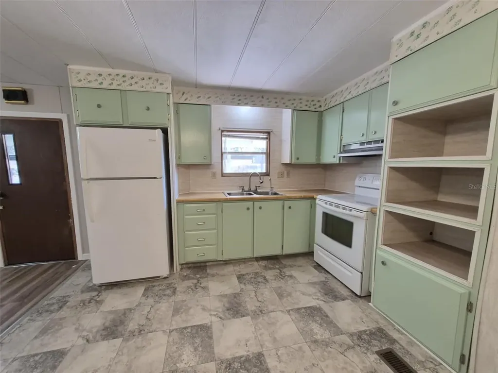 18565 SE 24th Lane Ocklawaha FL 32179