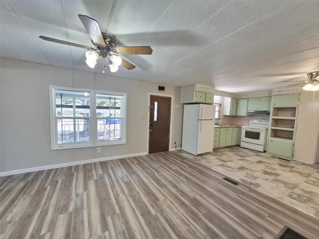 18565 SE 24th Lane Ocklawaha FL 32179