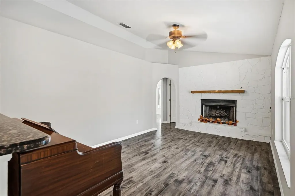 610 N Summit Avenue Lake Helen FL 32744