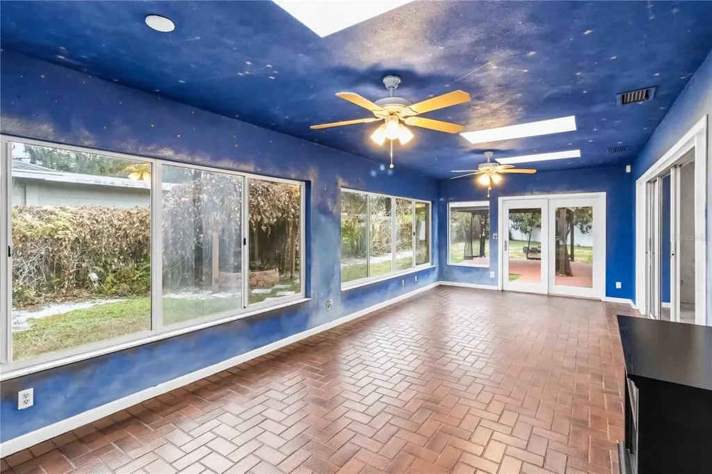 5304 Rosecrest Circle Tampa FL 33617