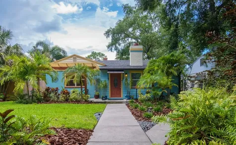 135 17th Avenue N St Petersburg FL 33704