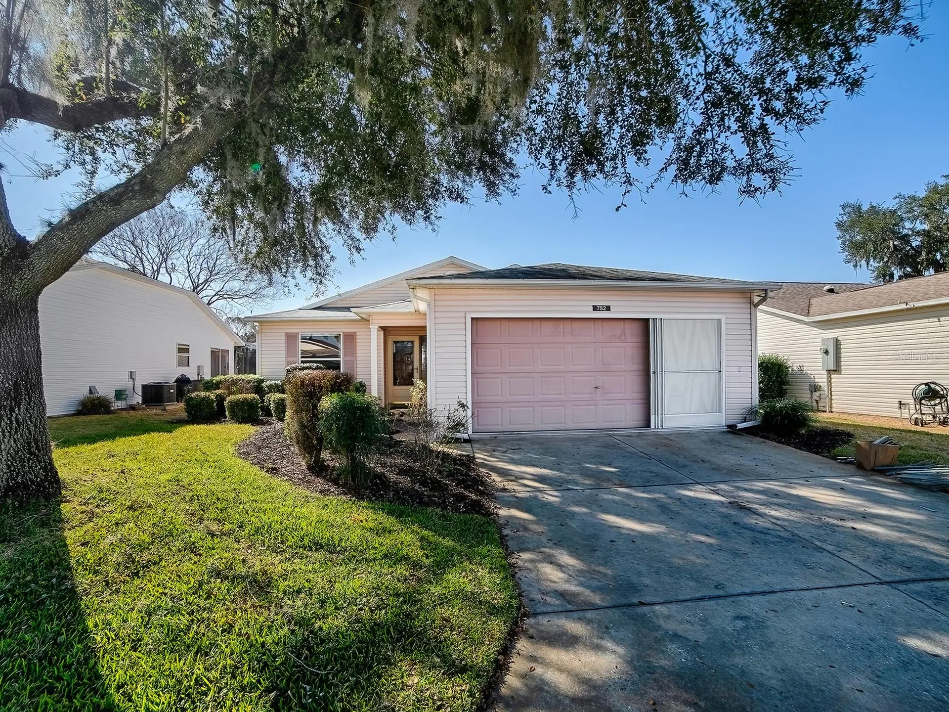 752 Old Oaks Lane Leesburg FL 34748
