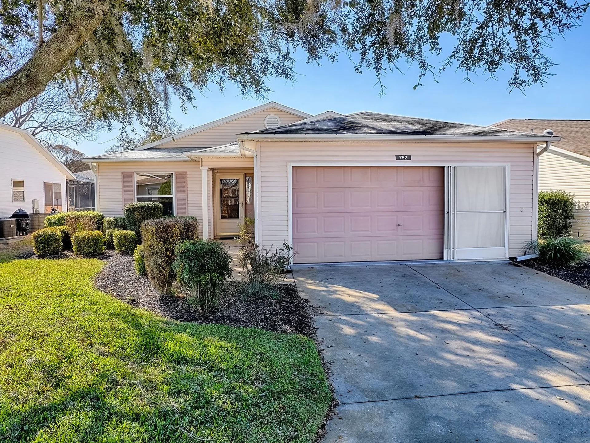 752 Old Oaks Lane Leesburg FL 34748