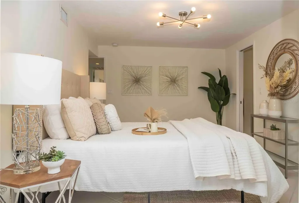 563 Spanish Drive S Longboat Key FL 34228