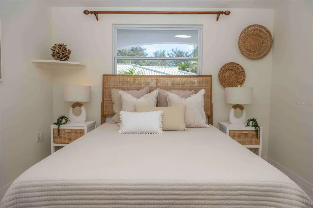 563 Spanish Drive S Longboat Key FL 34228
