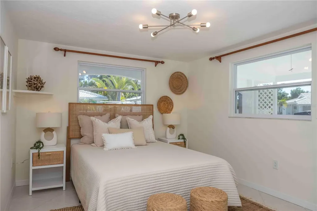 563 Spanish Drive S Longboat Key FL 34228