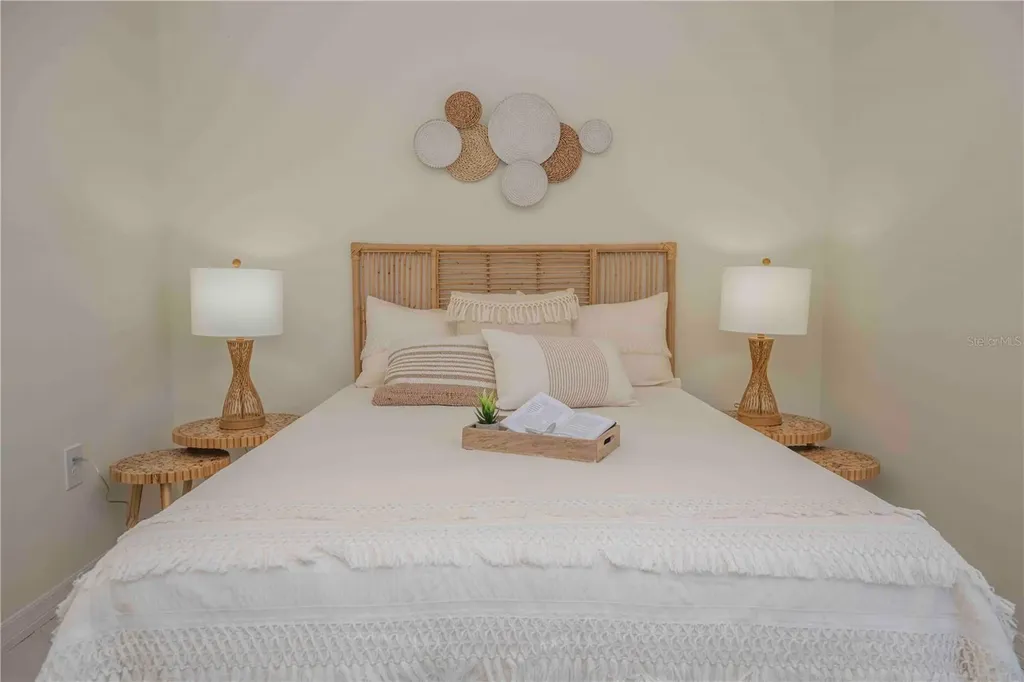 563 Spanish Drive S Longboat Key FL 34228